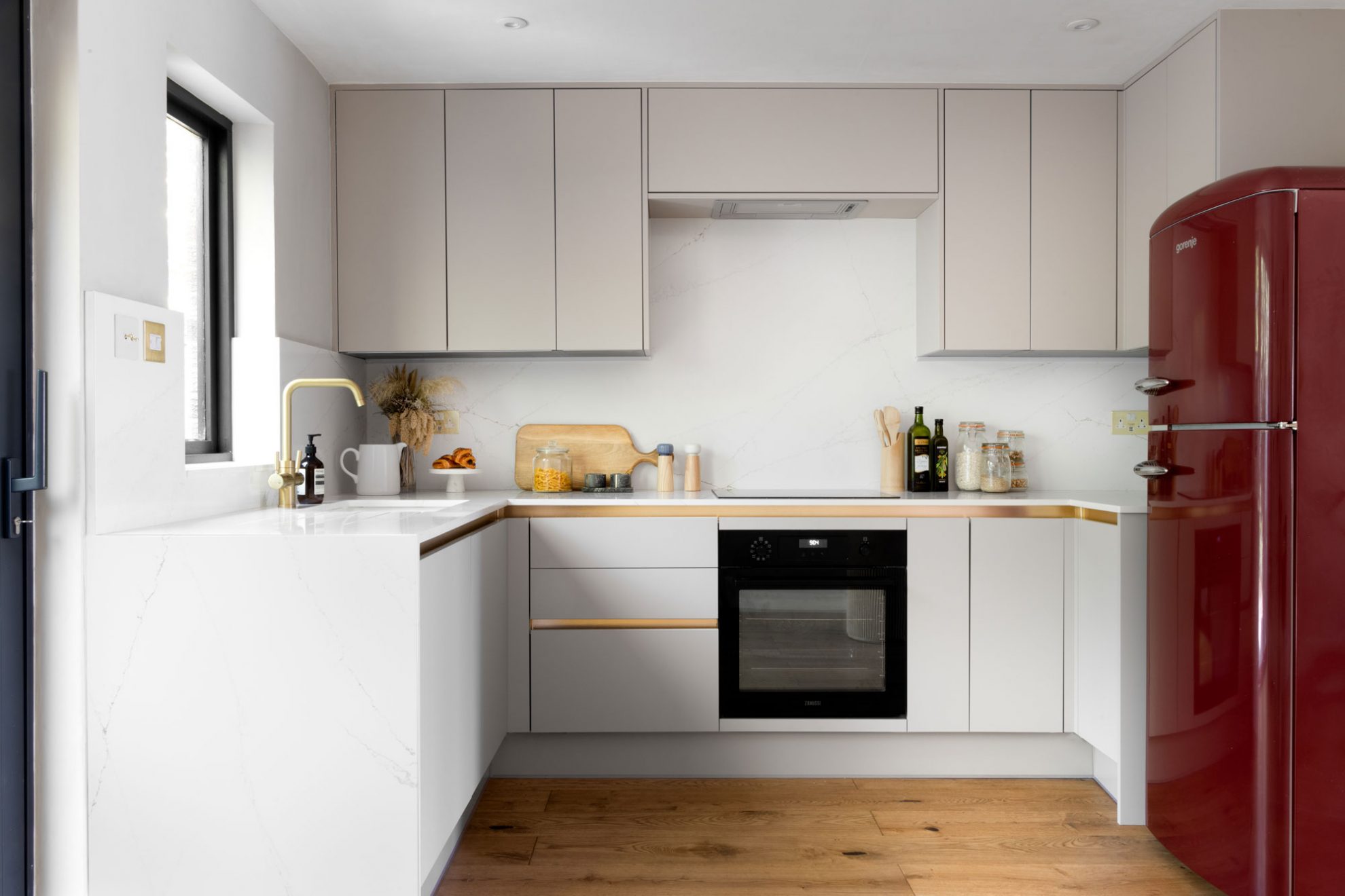modern kitchen, cashmere kitchen, handleless kitchen, matt kitchen cabinets, Cosentino worktop